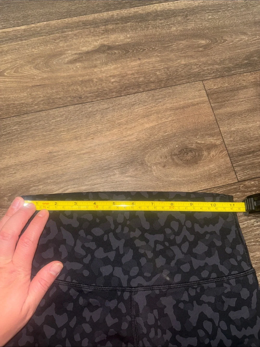 High-Waist Black Patterned Leggings - Picture 7 of 10
